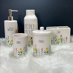 🌸Rae Dunn Floral Bath Accessory Set. Absolutely gorgeous!